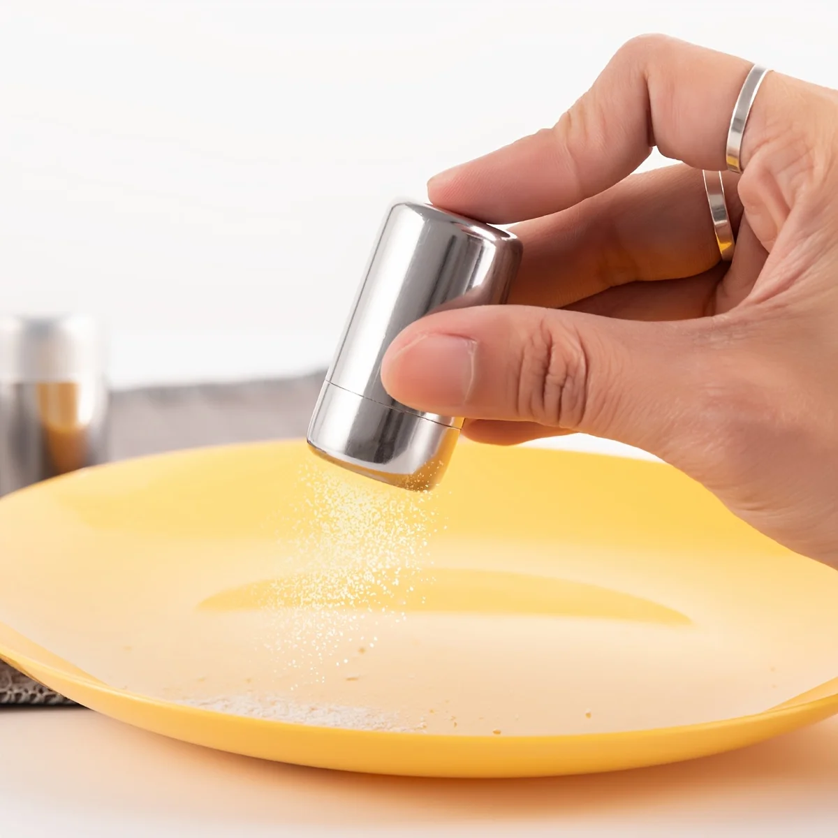 2 pièces, Mini pots à épices en acier inoxydable, salière et poivrière portables d'extérieur – Image 2